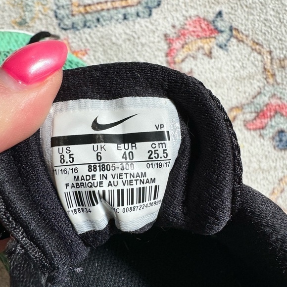 Nike: Women's Flex Experience RN 6 Running Tennis Shoes Sneakers Green Size 8.5 - Picture 5 of 7